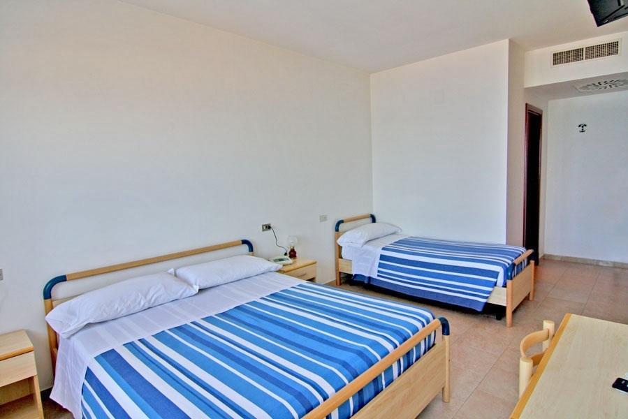 Hotel Palmarosa Roseto Degli Abruzzi Oda fotoğraf