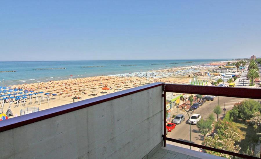 Hotel Palmarosa Roseto Degli Abruzzi Oda fotoğraf
